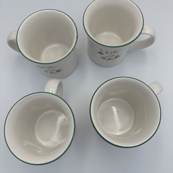 Pfaltzgraff Winterberry Coffee Mugs Cups set of 4 Christmas Holiday Stoneware - Picture 4 of 8